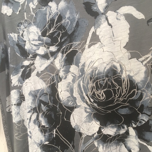 Faded Glory ls top. Floral front/patterned back 16 - Picture 3 of 6